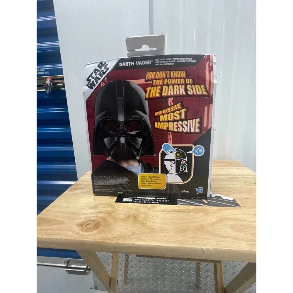 Star Wars DARTH VADER Electronic Mask, Phrases & Sound Effects, NEW In Box